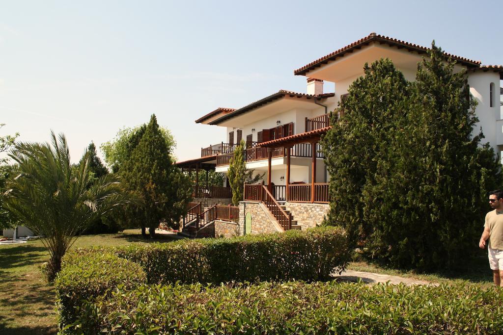 Villa Nikiti Exterior foto